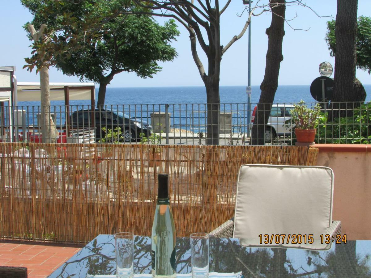 Villetta Singola "Lilla" Ali Terme Exterior foto